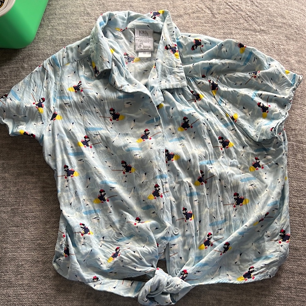 Kiki delivery service button shirt